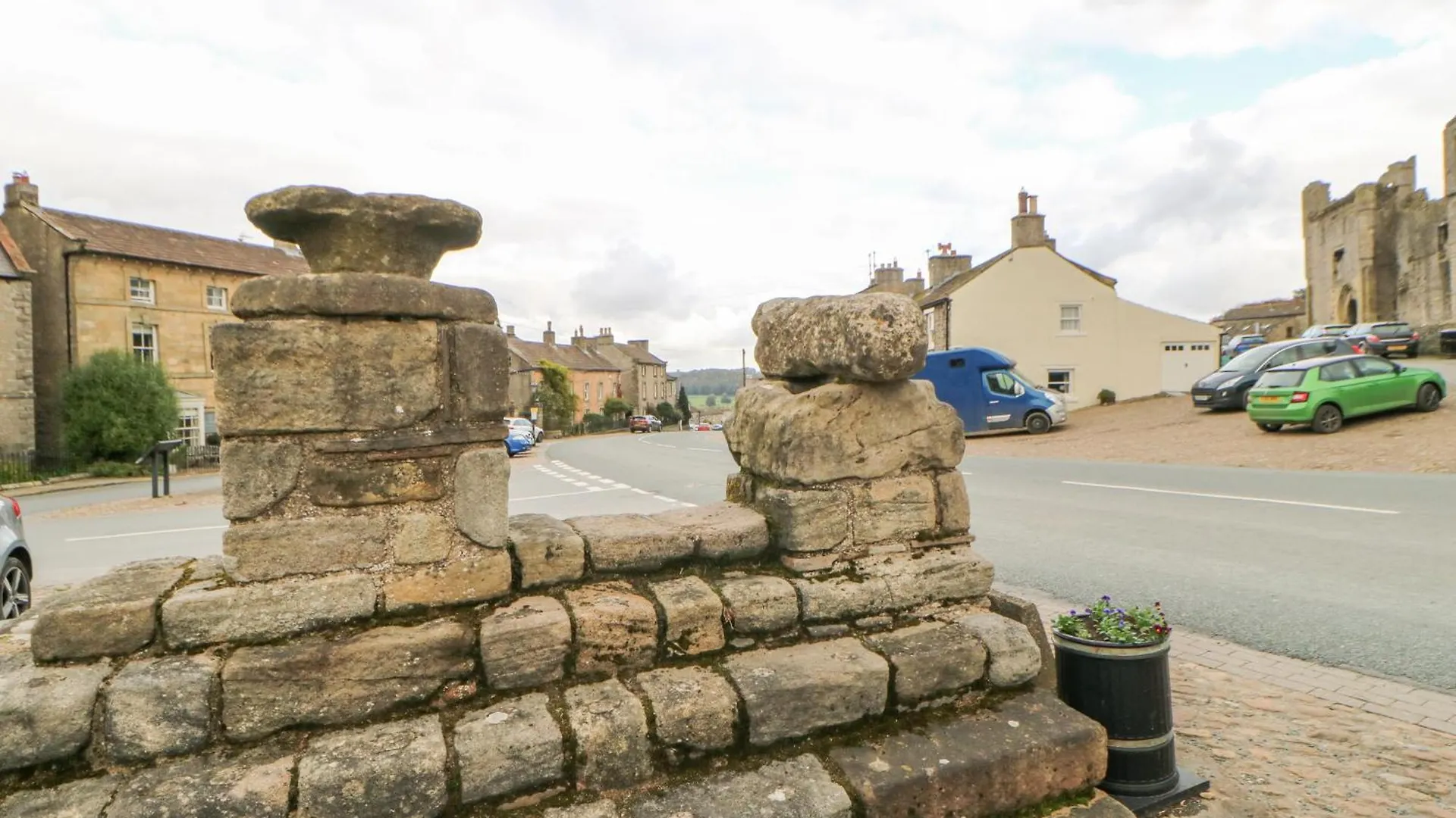 In & Out Cottage Middleham 0*,